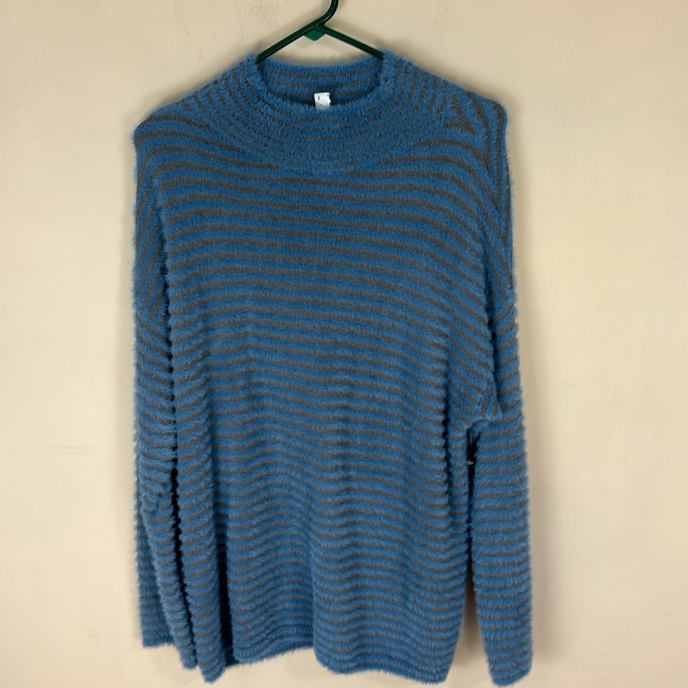 Chico’s Zenergy Blue and Gray Fuzzy Sweater Size 2(12) NWT
